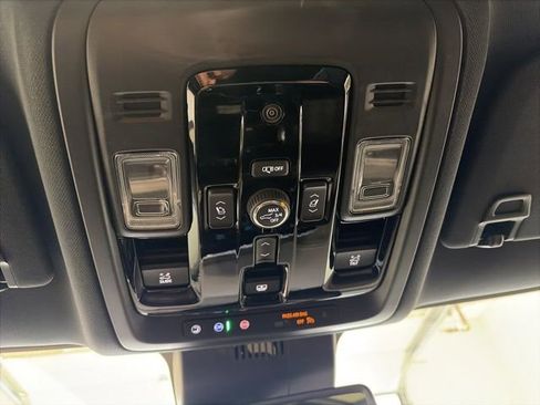 New 2026 Chevrolet Suburban Premier image 23