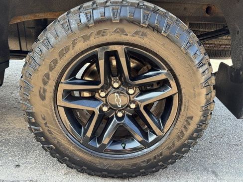 Used 2019 Chevrolet Silverado 1500 LT Trail Boss AWD/4WD image 46