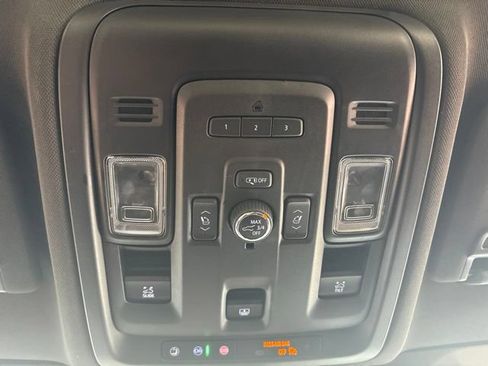 Used 2021 Chevrolet Suburban LT w/ LT Signature Package RWD image 32