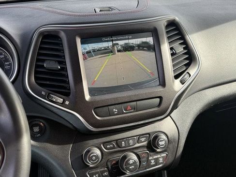 Used 2020 Jeep Cherokee Trailhawk image 9