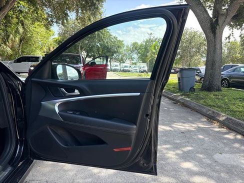 Used 2025 Genesis G70 2.5T RWD image 18