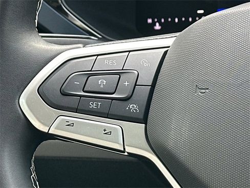 Certified 2024 Volkswagen Taos SE image 24