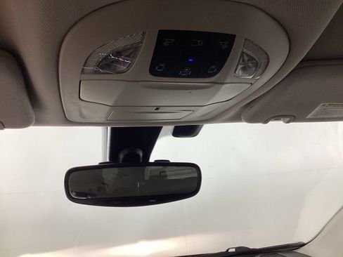 Used 2017 Chrysler Pacifica Touring-L FWD image 17