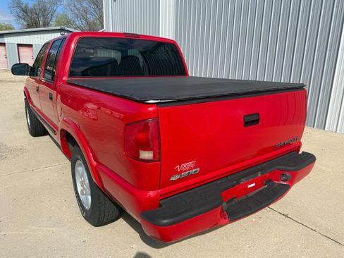 Used 2004 Chevrolet S10 Pickup LS image 9