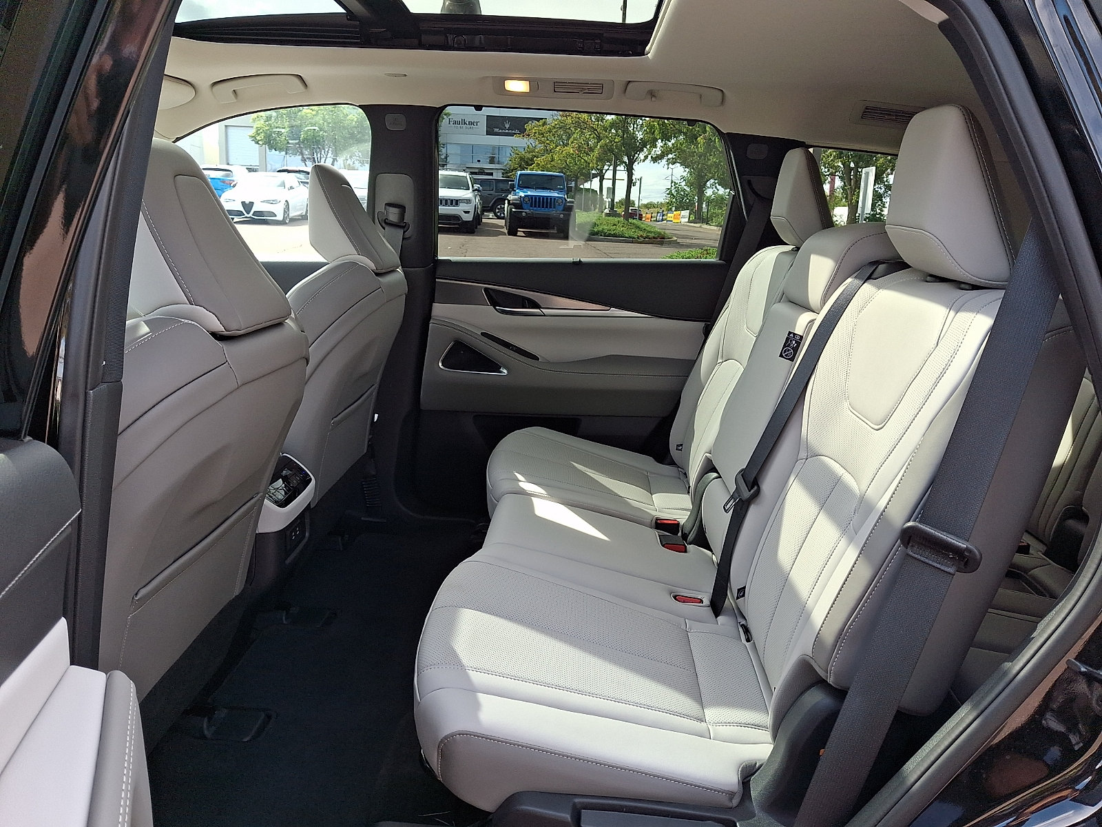 Certified 2026 INFINITI QX60 Luxe w/ Cargo Package AWD/4WD image 11