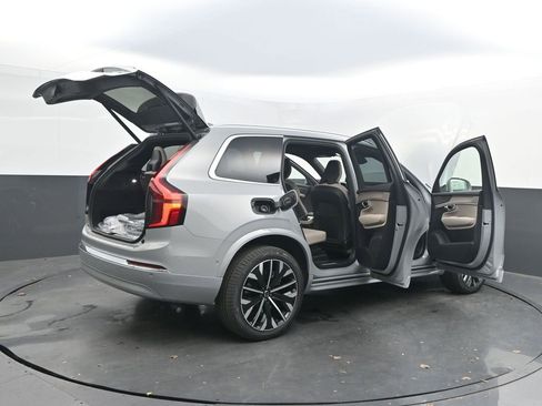 New 2026 Volvo XC90 B6 Plus w/ Protection Package Premier AWD/4WD image 38