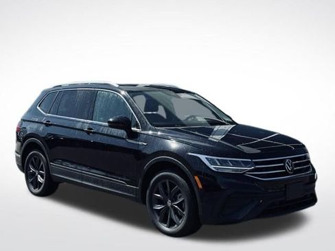 Used 2023 Volkswagen Tiguan SE w/ Panoramic Sunroof Package AWD/4WD image 4
