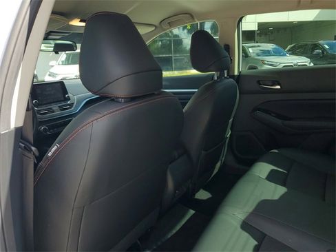 Used 2024 Nissan Altima 2.5 SR image 11