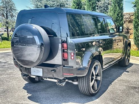 Used 2025 Land Rover Defender 110 X-Dynamic SE image 5