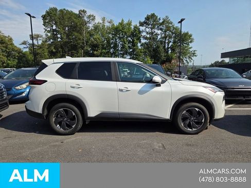 Used 2025 Nissan Rogue SV FWD image 12