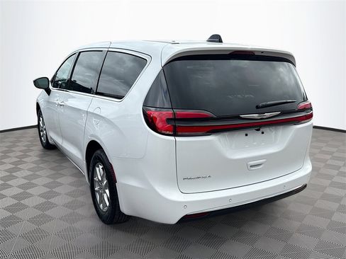 New 2026 Chrysler Pacifica Select image 7