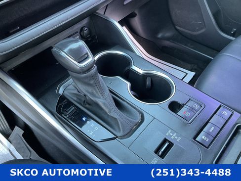 Used 2021 Toyota Highlander XLE image 23