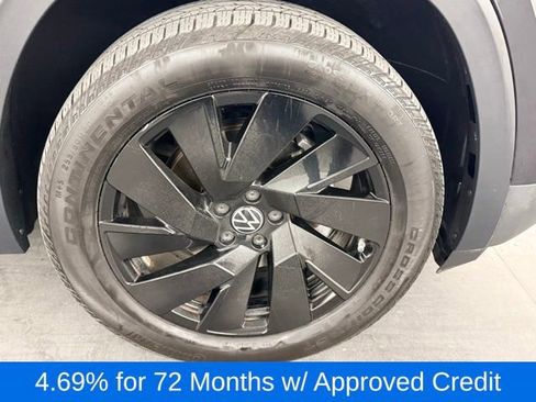 Used 2025 Volkswagen Atlas Cross Sport SE FWD image 9