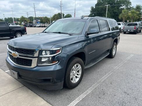 Used 2019 Chevrolet Suburban LT RWD image 1