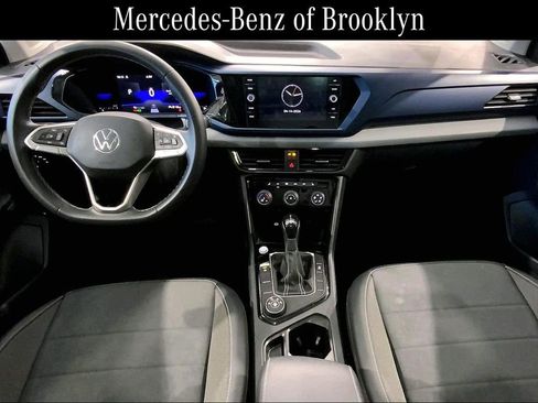 Used 2023 Volkswagen Taos SE w/ Panoramic Sunroof Package image 14