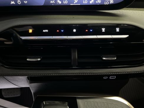 Certified 2025 Buick Enclave Avenir AWD/4WD image 22