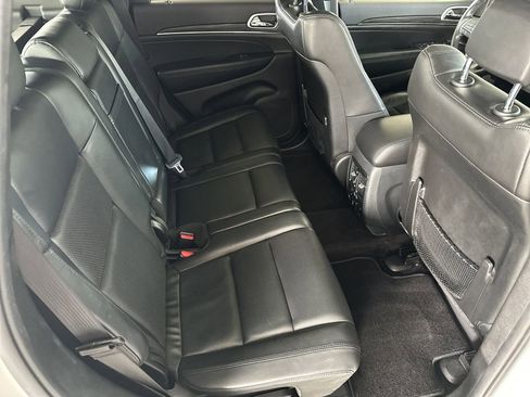 Used 2019 Jeep Grand Cherokee Limited w/ Luxury Group II image 32