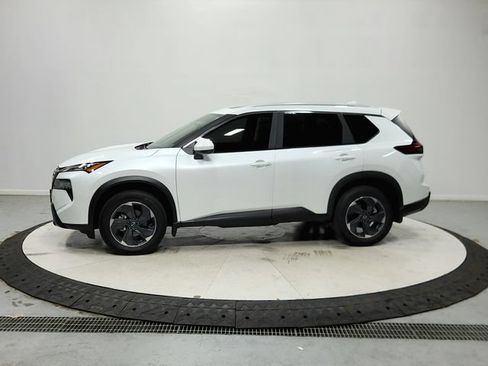 Used 2025 Nissan Rogue SV w/ SV Premium Package FWD image 5