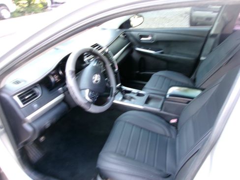 Used 2015 Toyota Camry SE FWD image 11
