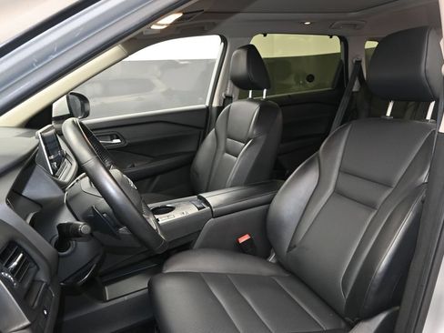 Used 2025 Nissan Rogue SV w/ SV Premium Package FWD image 21