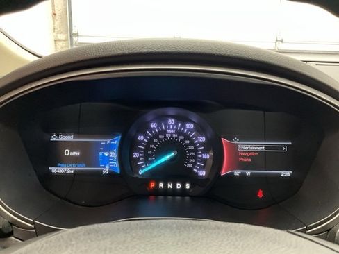 Used 2018 Ford Fusion SE w/ Fusion SE Technology Package image 8