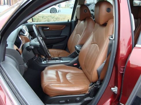 Used 2017 Chevrolet Traverse Premier image 25