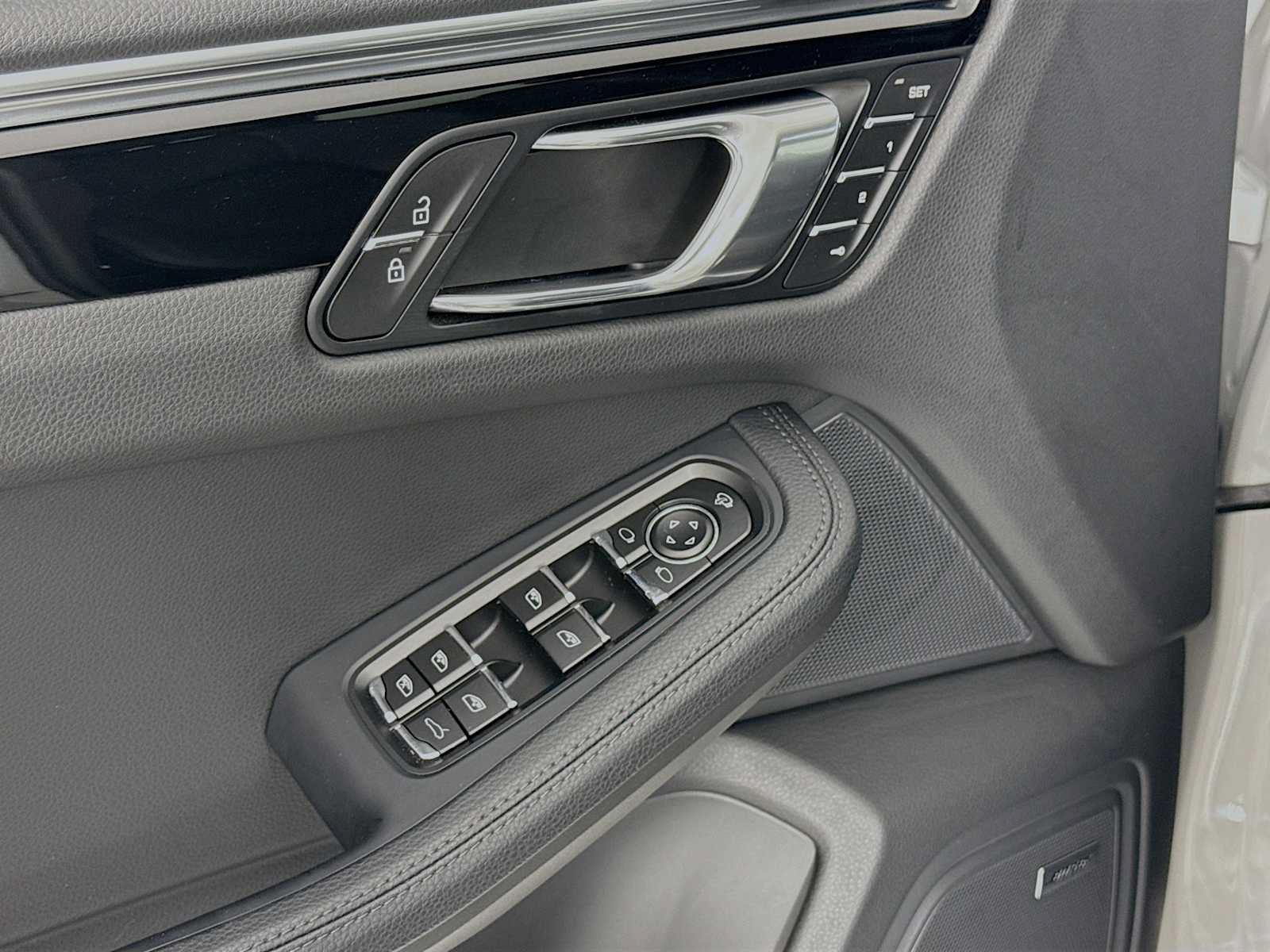 Certified 2026 Porsche Macan AWD/4WD image 11