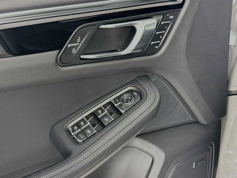 Certified 2026 Porsche Macan AWD/4WD image 11