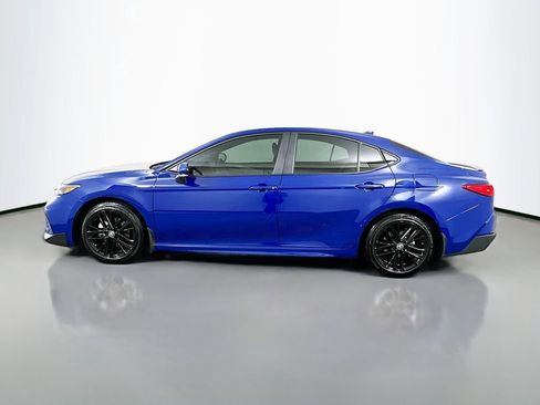 Used 2025 Toyota Camry SE w/ Convenience Package image 8