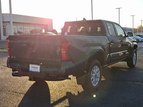 Certified 2024 Toyota Tacoma SR5 AWD/4WD image 7