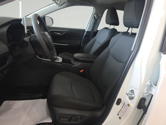 Used 2025 Toyota RAV4 XLE AWD/4WD image 12