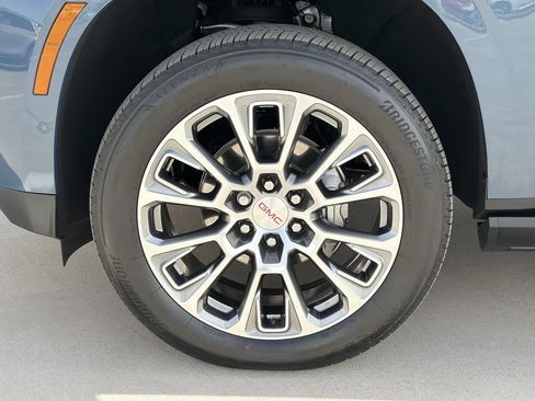 Used 2026 GMC Yukon XL Denali w/ Sun & Power Step Package AWD/4WD image 9