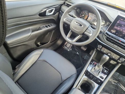 Certified 2025 Jeep Compass Latitude w/ Altitude Special Edition image 11