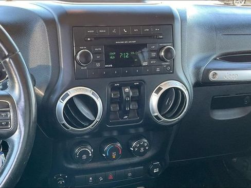 Used 2018 Jeep Wrangler Unlimited Sahara AWD/4WD image 5