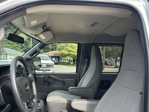 Used 2018 Chevrolet Express 3500 LT w/ LT Preferred Equipment Group RWD image 11