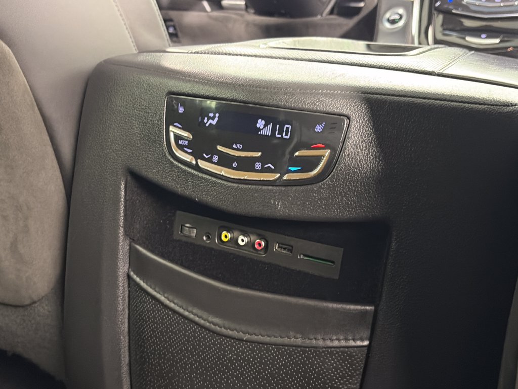 Used 2016 Cadillac Escalade Platinum AWD/4WD image 32