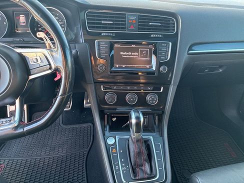 Used 2015 Volkswagen GTI SE image 11