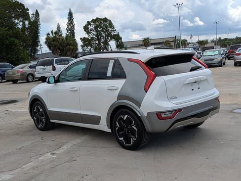 Certified 2023 Kia Niro Wave FWD image 6