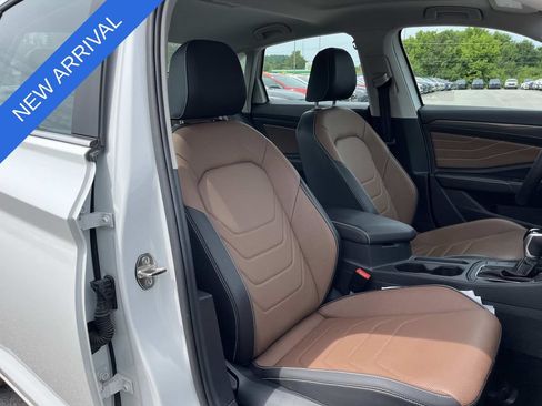 Used 2025 Volkswagen Jetta SEL FWD image 25