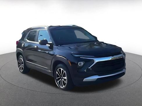 Used 2025 Chevrolet TrailBlazer LT image 3