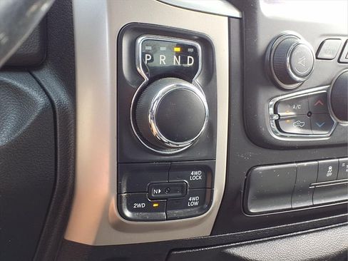 Used 2019 RAM 1500 Classic SLT w/ Luxury Group image 16