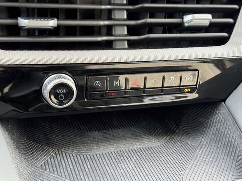 Used 2025 Ford Explorer Active image 27