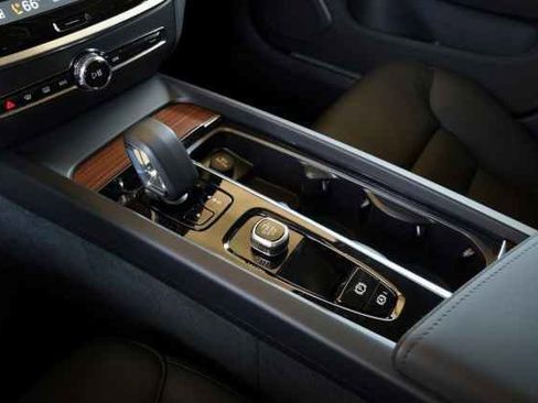 New 2026 Volvo V60 B5 Cross Country Plus w/ Climate Package image 21