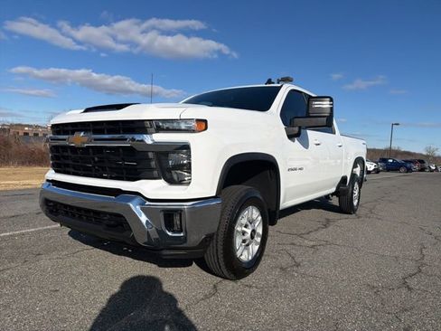 Used 2025 Chevrolet Silverado 2500 LT w/ Convenience Package image 4
