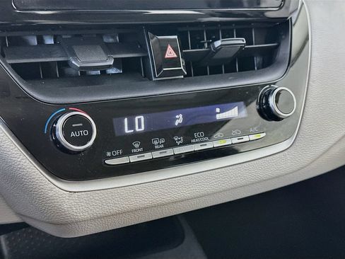Used 2020 Toyota Corolla LE FWD image 18