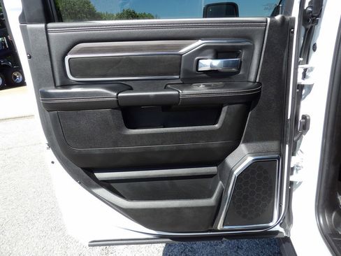 Used 2026 RAM 2500 Laramie AWD/4WD image 32