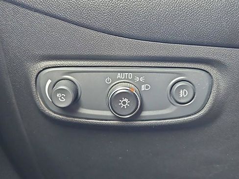 Used 2020 Chevrolet Equinox LT FWD image 17