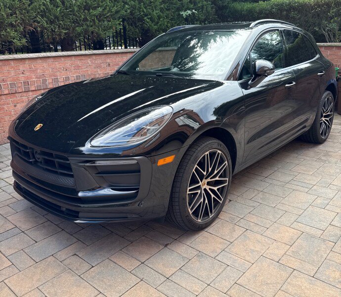 Certified 2023 Porsche Macan AWD/4WD image 1