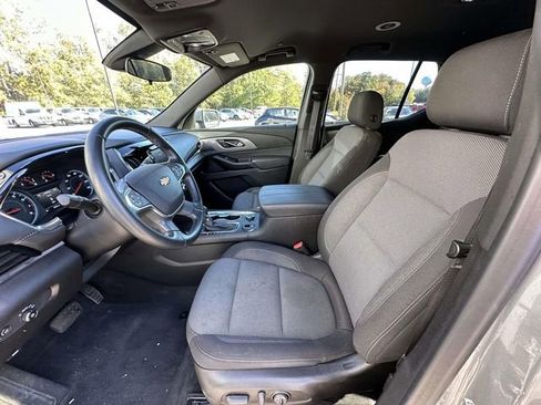 Used 2023 Chevrolet Traverse LT image 12