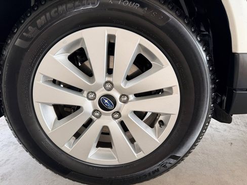 Used 2019 Subaru Outback 2.5i Premium image 43